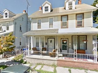 33 W Chestnut Ave, Robesonia, PA 19551