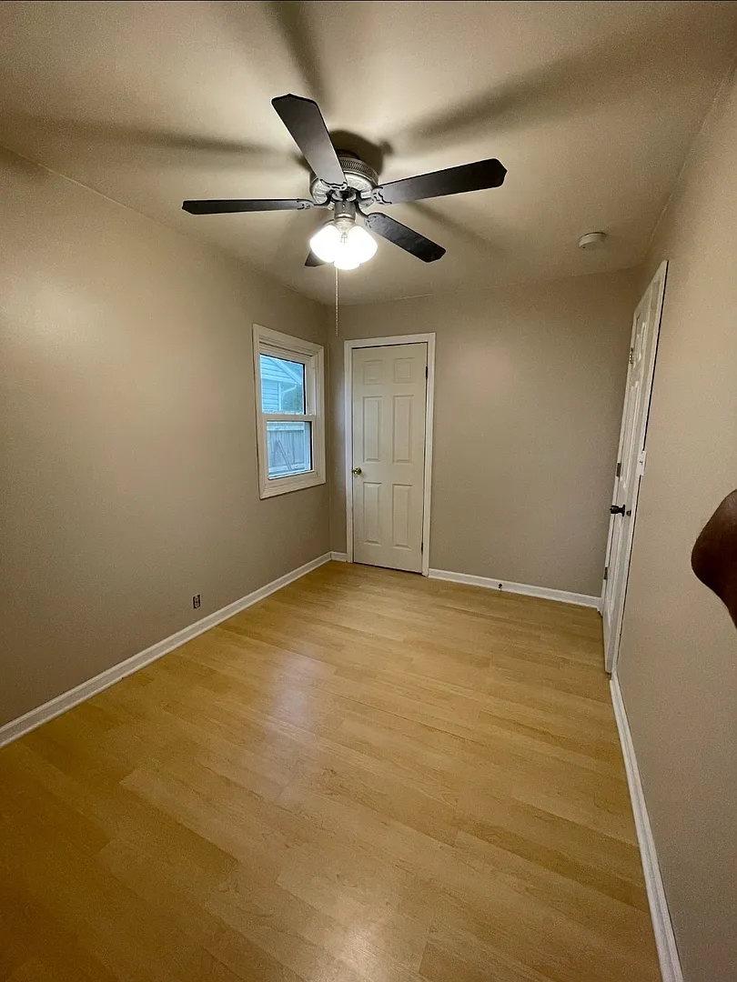 3 bed, 912 sqft, $2,650 — Photo 3