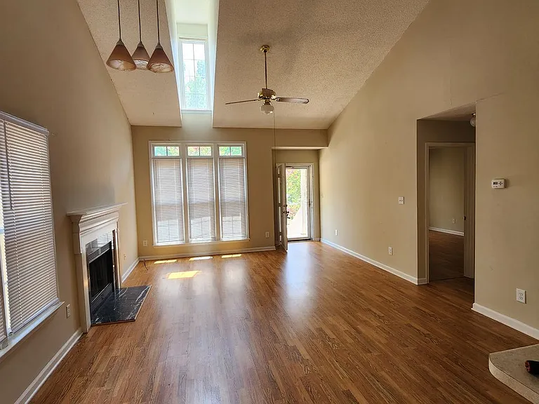 126 W Holding Ave — Photo 3