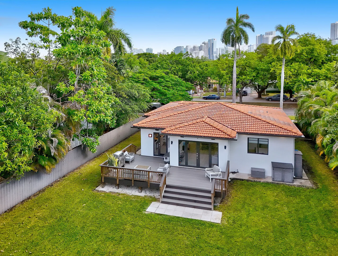 Remote-Ready Modern Retreat in Brickell: Smart Home with Zen Backyard — Photo 2