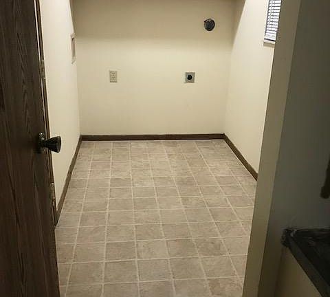 3rd image of 1894 Stoneview Ct
