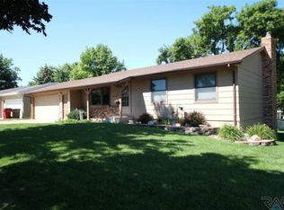 1613 S Doodler Dr, Sioux Falls, SD 57103