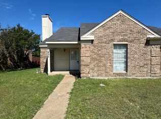 825 Denmark Dr, Mesquite, TX 75149