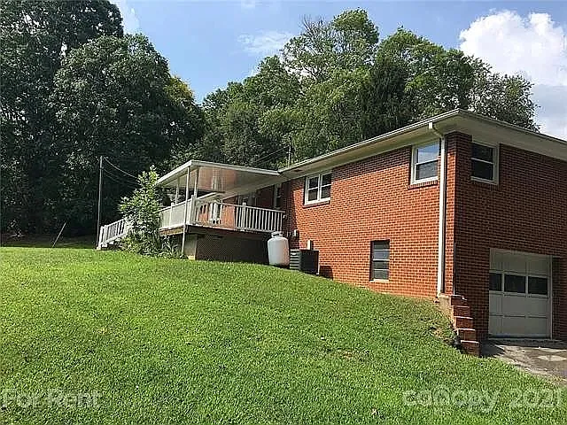 4 bed, 1900 sqft, $3,400 — Photo 2