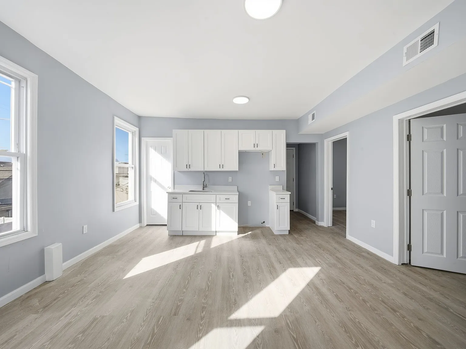 4 bed, 1000 sqft, $2,450 — Photo 4