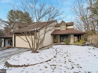 201 Springhouse Pond Dr, Chesterbrook, PA 19087