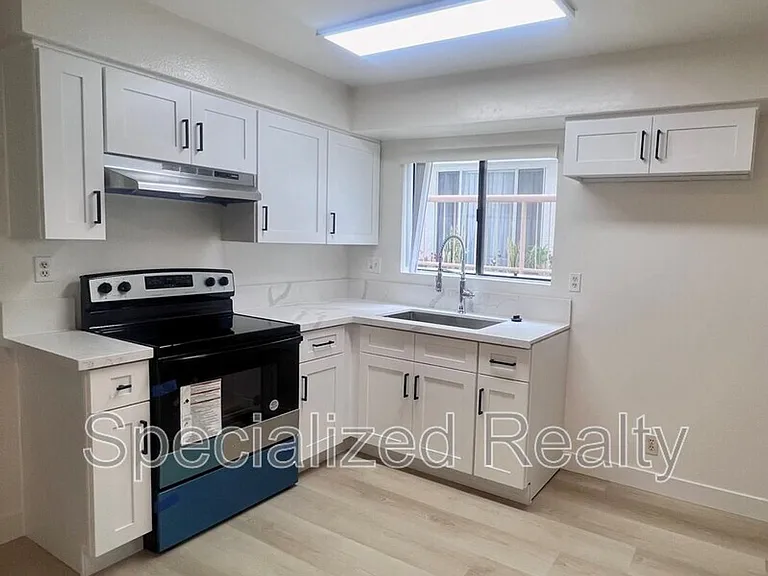 336-342 E Providencia Ave — Photo 2