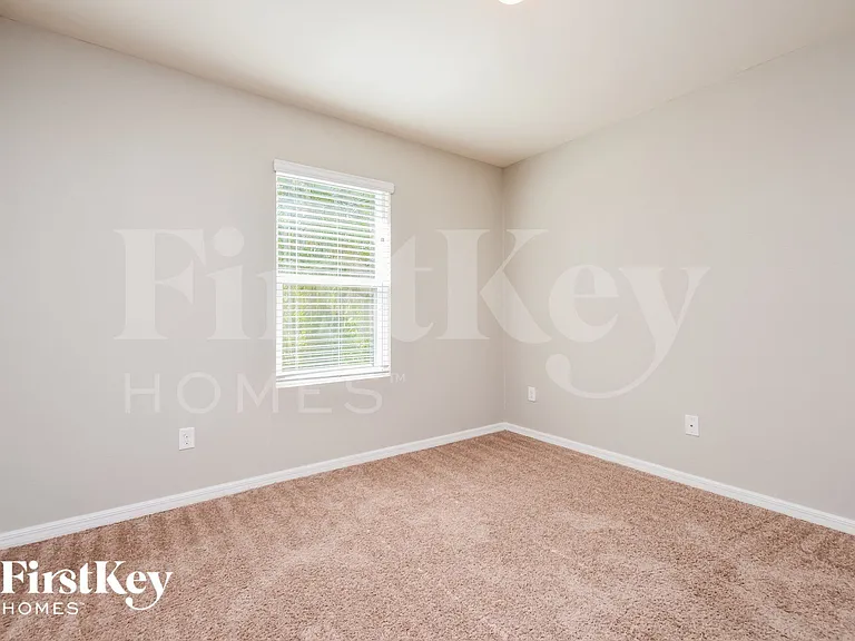 2704 SW 32nd St — Photo 12