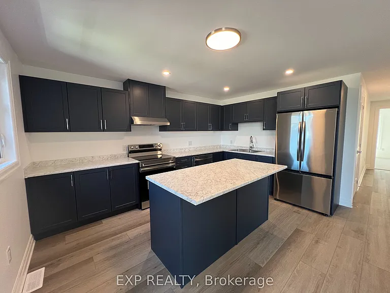 7532 Splendour Dr #UPPER — Photo 8