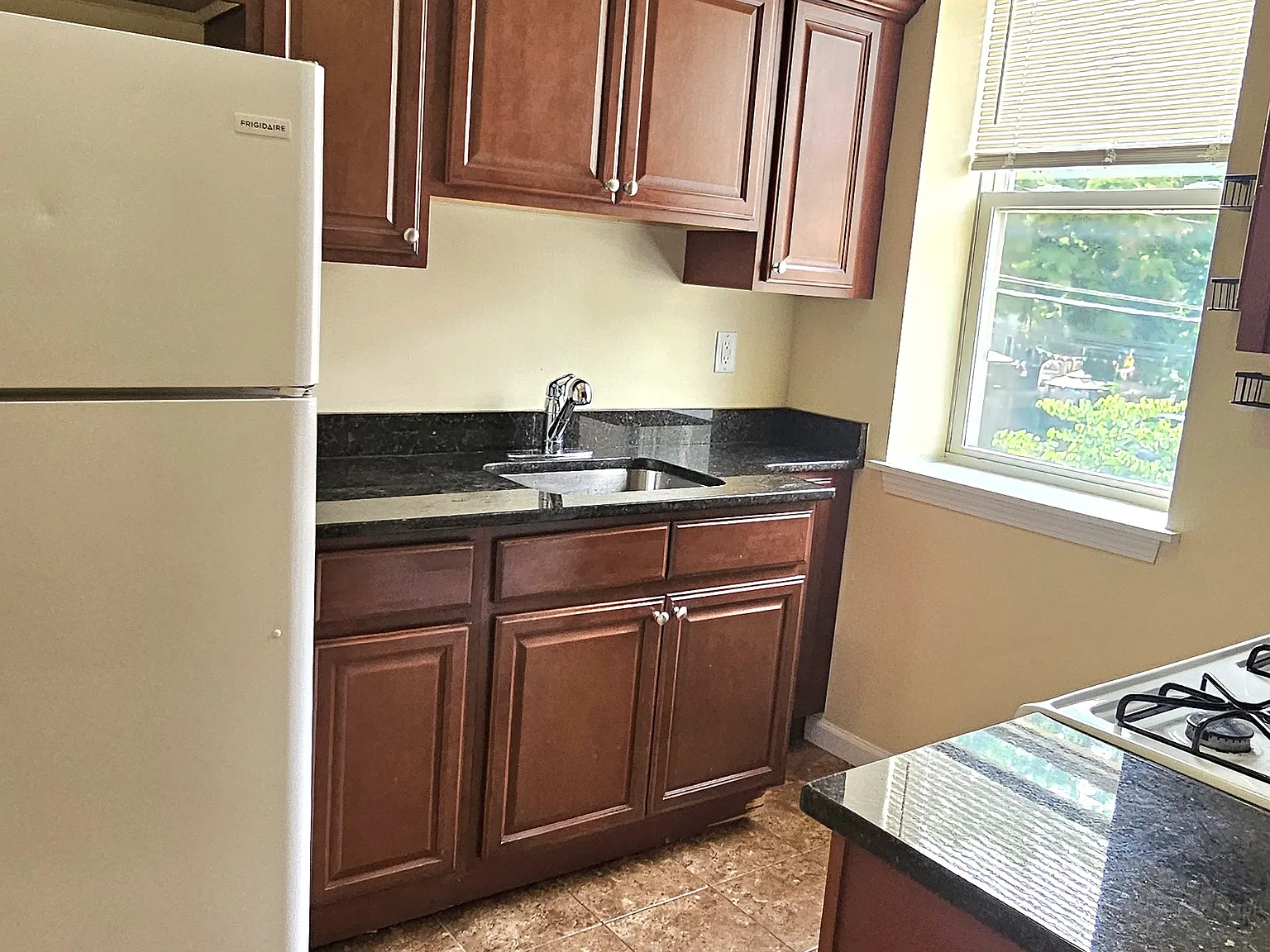 1 bed, 650 sqft, $1,350 — Photo 2