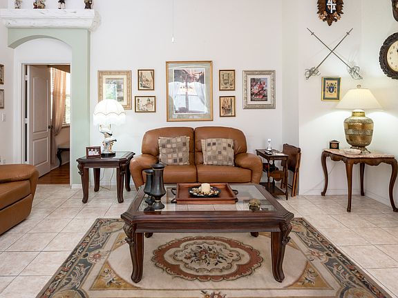 4th image of 210 SW Lake Forest Way