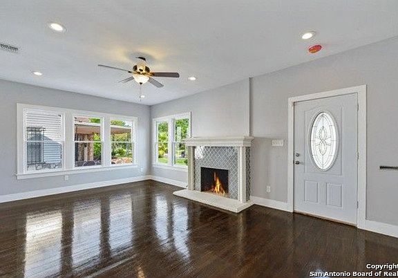 4th image of 1934 W Summit Ave