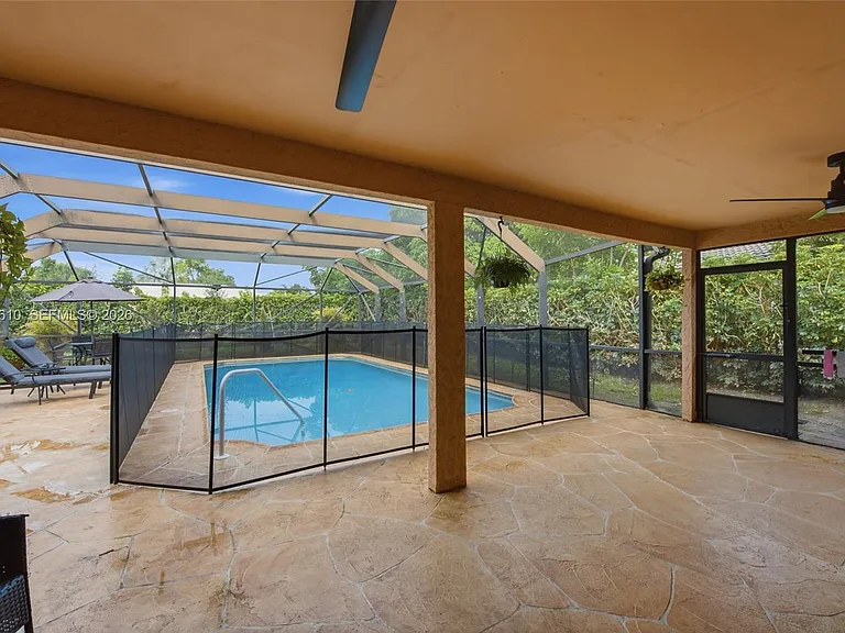 821 Ramblewood Dr — Photo 33