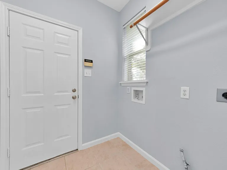 1819 Misty Falls Ln — Photo 24