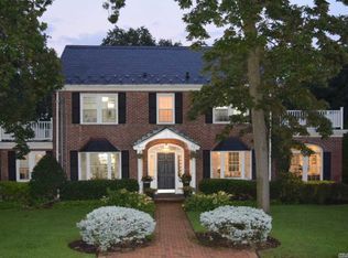 48 Stuart Pl, Manhasset, NY 11030