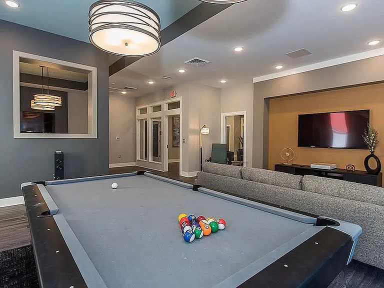 Carriage Club Apartments — Photo 15
