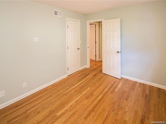 3rd image of 28 Lincoln Ave Unit 1