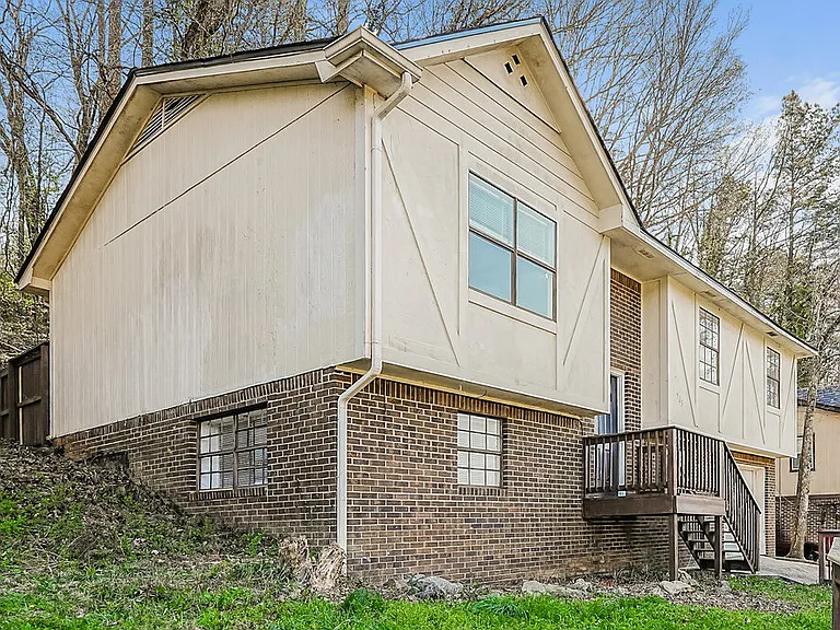 933 Edwards Lake Rd — Photo 4