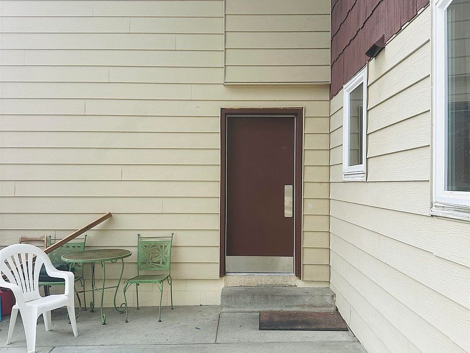 2nd image of 660 Fairbanks St