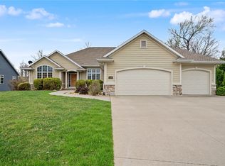 3241 Cedar River Ct NE, Cedar Rapids, IA 52411