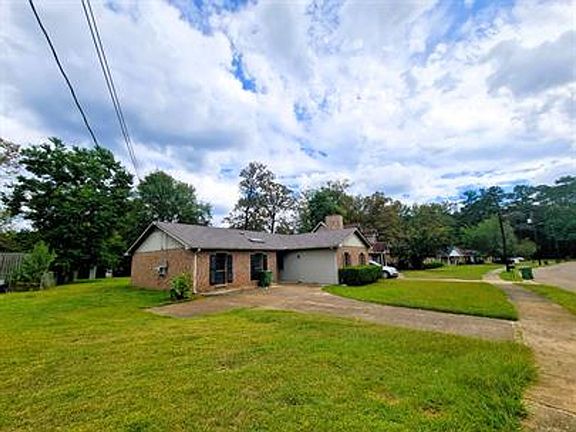 3rd image of 3044 Cross Creek Dr