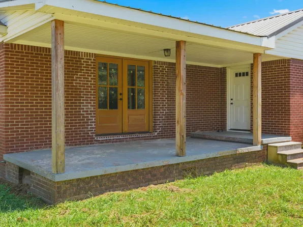1211 Woodmont Dr, Tuscumbia, AL 35674