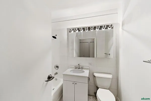 Rented by Akam Sales and Brokerage | media 24