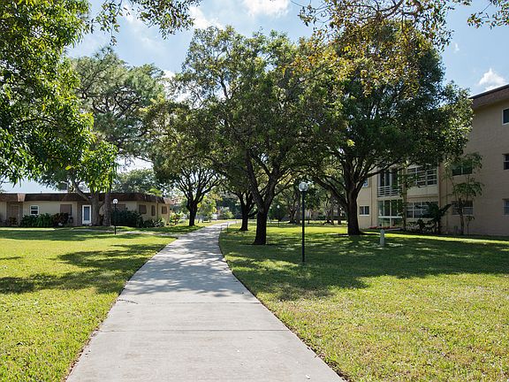 3rd image of 606 SW Natura Blvd APT 212