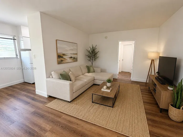 34 Madeira Ave #6 — Photo 2