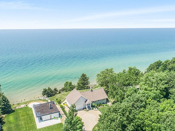 2nd image of 6325 Lakeshore Dr