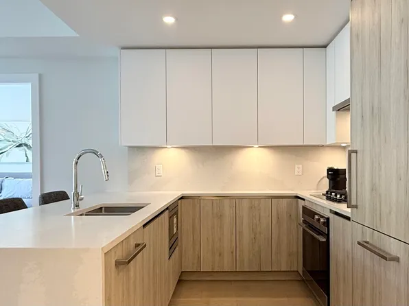 423 6th St, West Vancouver, BC V7T 0A1