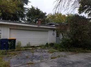 810 E Oakwood Rd, Oak Creek, WI 53154