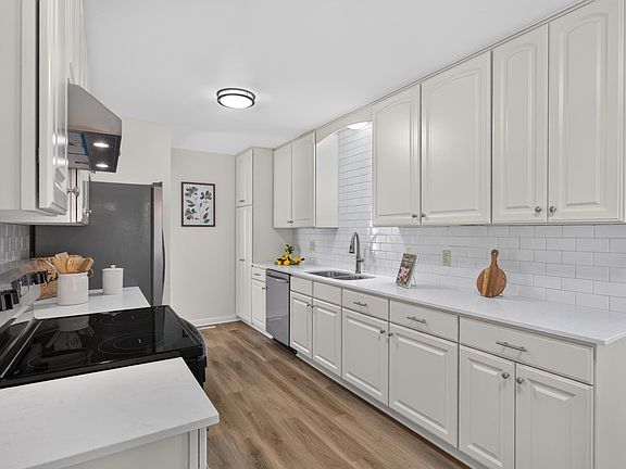 5th image of 4445 6th St NE