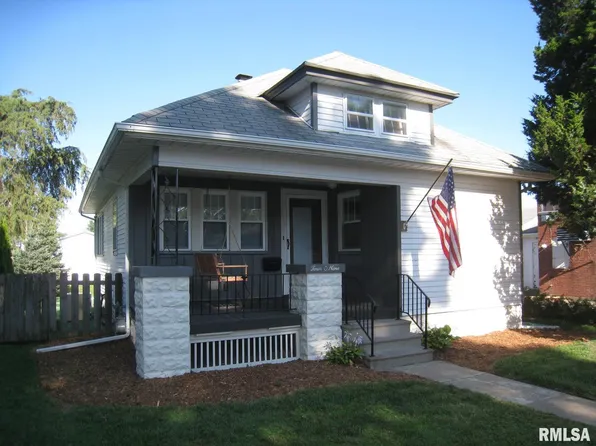 409 51st St, Moline, IL 61265