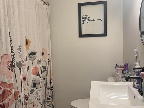 5th image of 211 Grand Ave #6