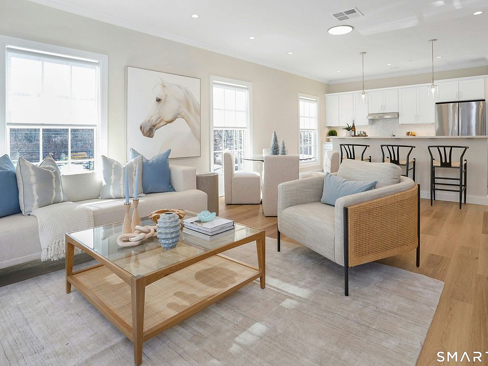 1st image of 440 Heights Rd #210