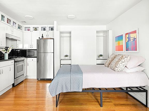 3rd image of 340 W 11th St APT 3EF