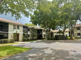702 Gardens Dr, Pompano Beach, FL