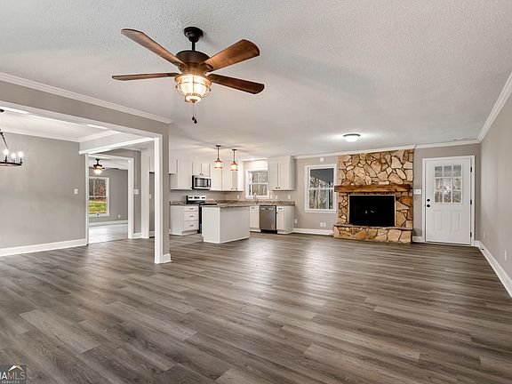 5th image of 587 Forest Ln