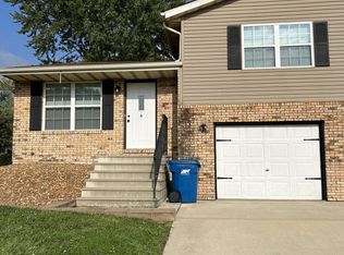 335 Bargraves Blvd #A, Troy, IL 62294