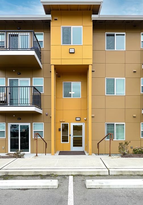 Experience worry-free living in a secure, controlled-access community with round-the-clock monitoring.