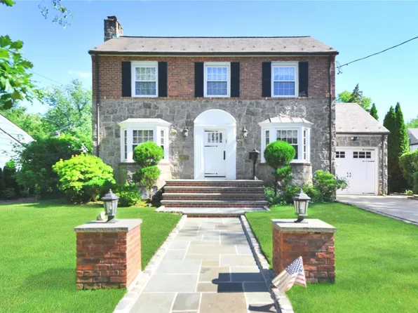 330 Knollwood Avenue, Douglaston, NY 11363