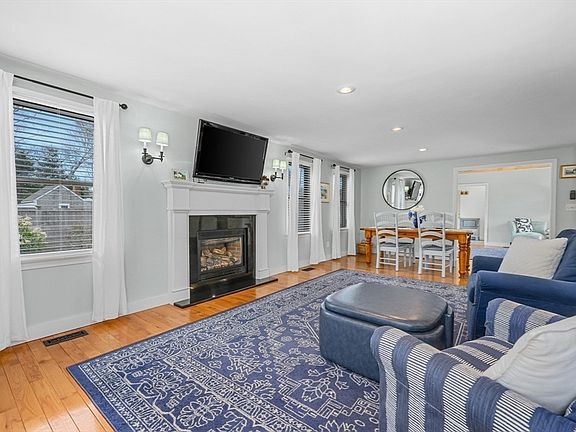 4th image of 134 School St