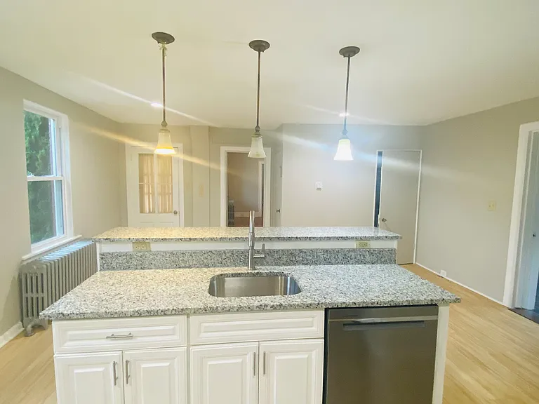 860 Windsor Ave #1 — Photo 12