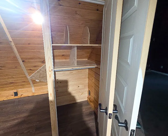 Guest Bedroom 5c (Upstairs)