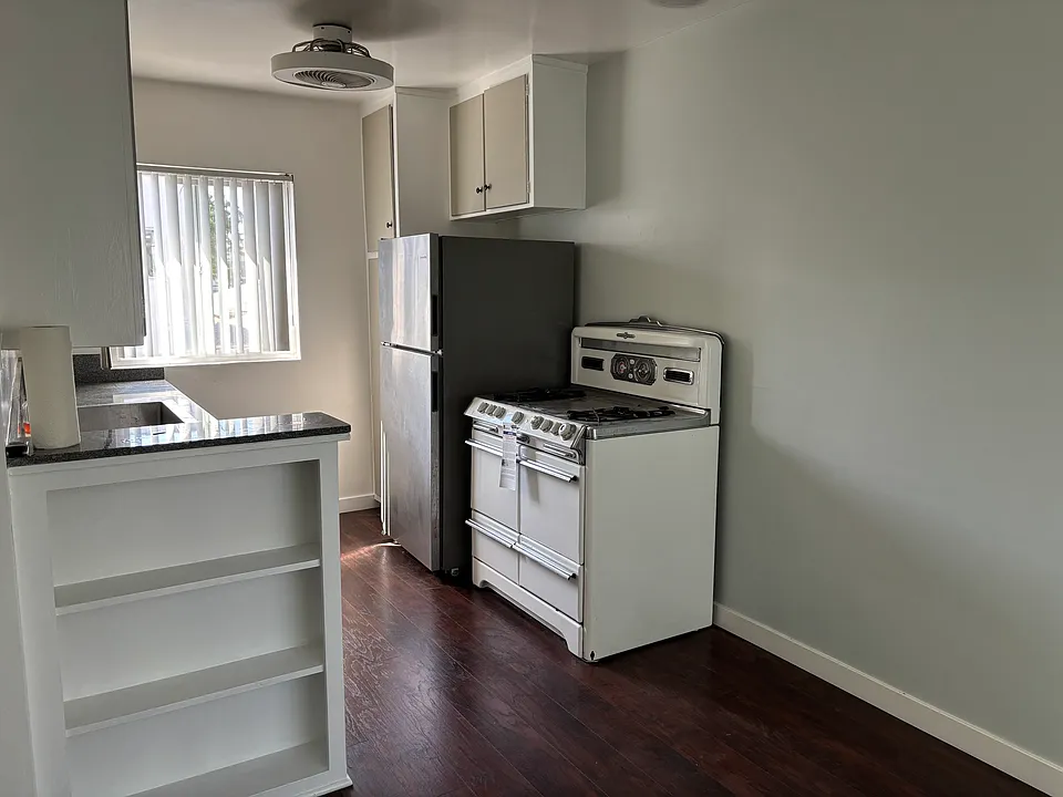 2031 S Shenandoah St #9
