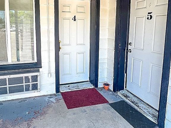3rd image of 136 E Main St APT 5