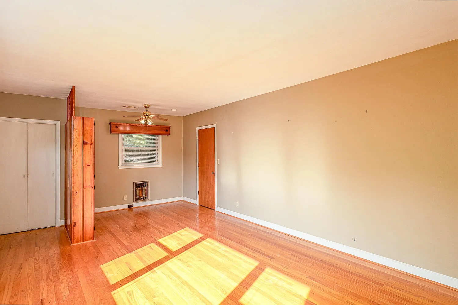 3 bed, 1.5 bath, 1600 sqft, $1,700 — Photo 4