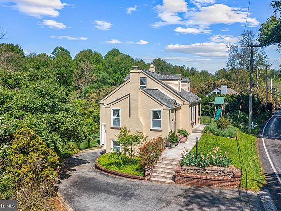 5th image of 822 Creek Rd