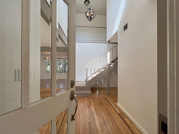 3rd image of 3518 Twin Oaks Ct
